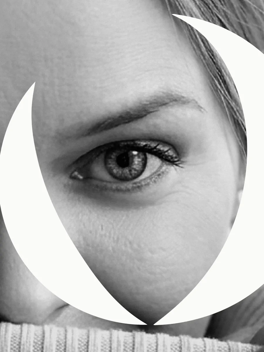 Auge einer Frau im Ausschnitt des NOCTUA Zeichens